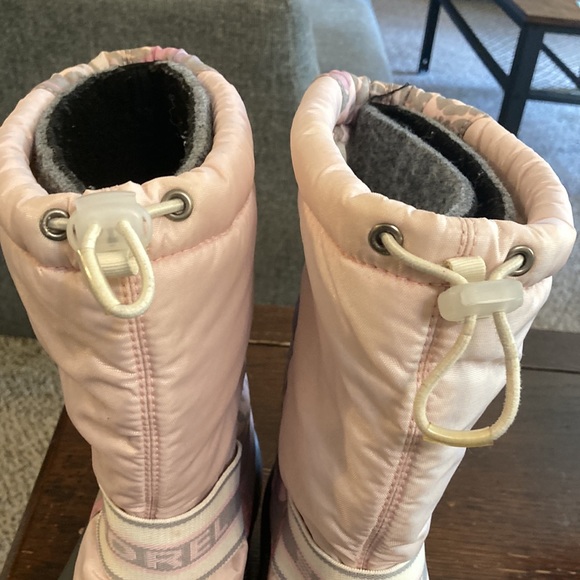 Sorel waterproof Cub boots size 7 - Picture 6 of 11